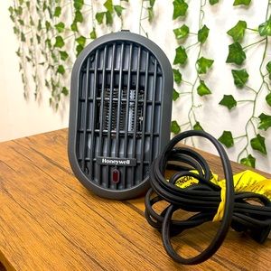 Honeywell Powerful Small Space Heater (Red)